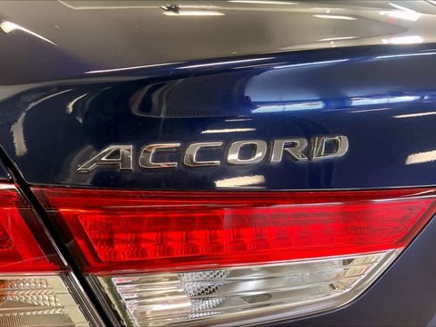 Used 2018 Honda Accord EX image 7
