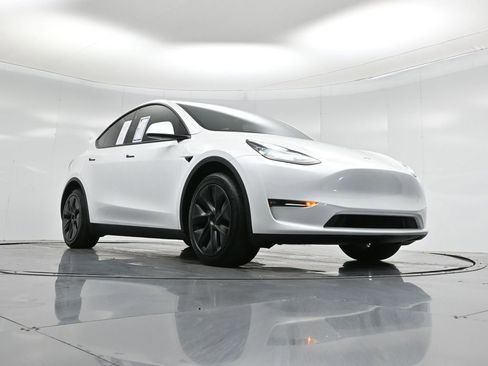 Used 2025 Tesla Model Y Long Range image 44