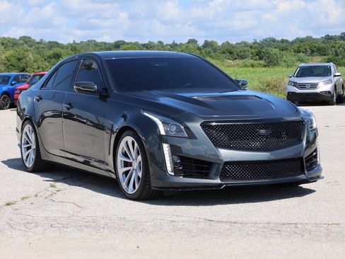 Used 2017 Cadillac CTS V w/ Luxury Package RWD image 4