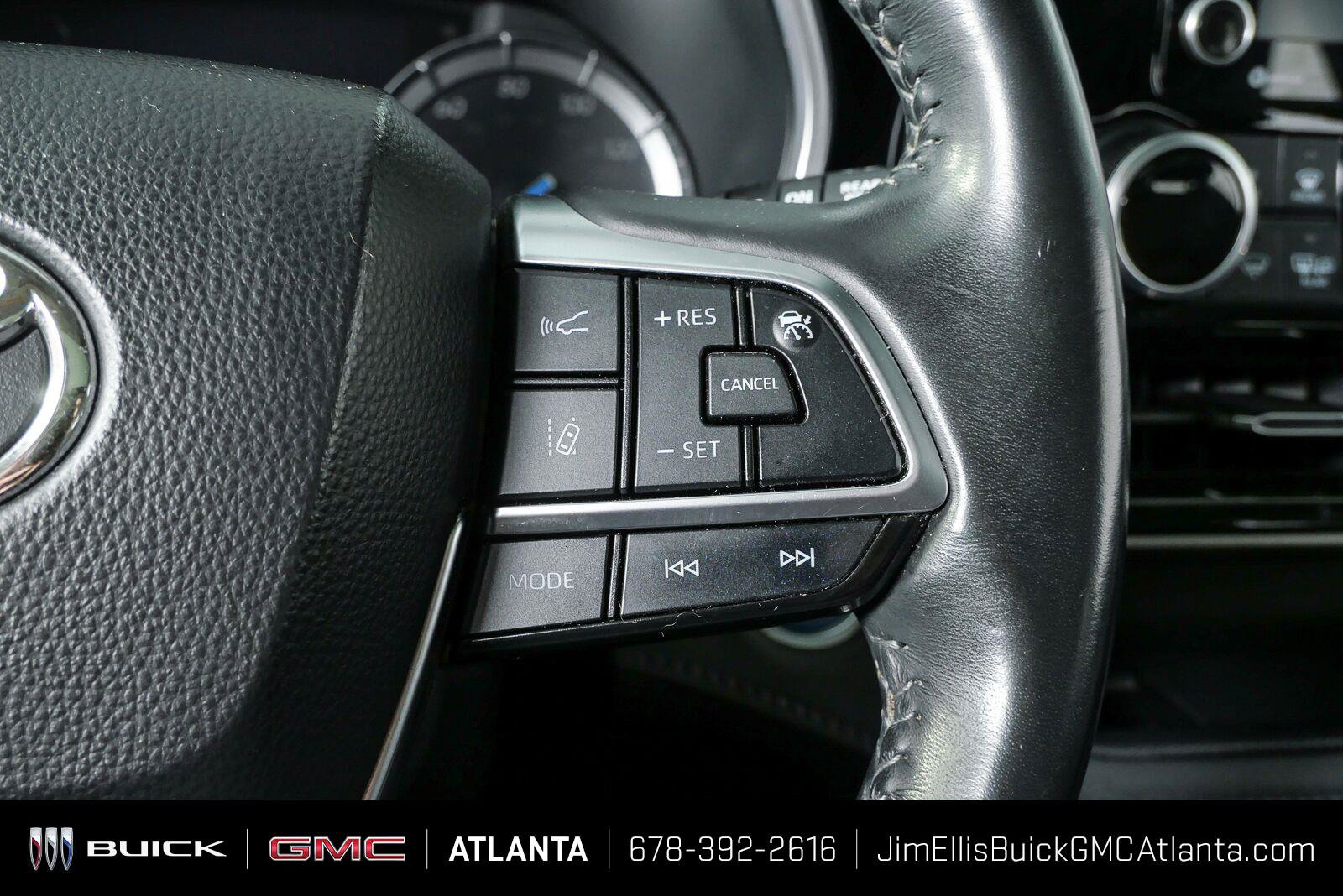 Used 2021 Toyota Highlander XLE FWD image 11