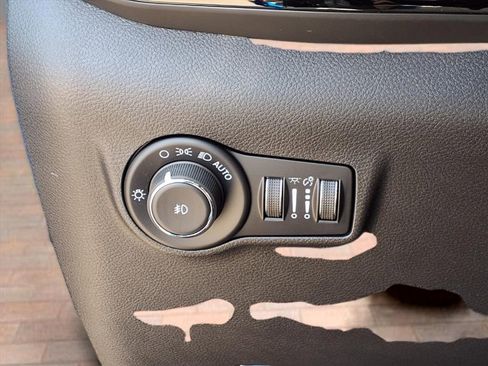 New 2026 Jeep Compass Latitude image 18