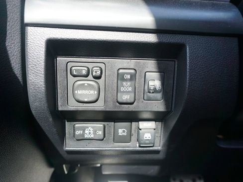 Used 2018 Toyota Tundra Platinum AWD/4WD image 4