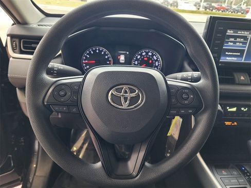 Used 2020 Toyota RAV4 LE image 17