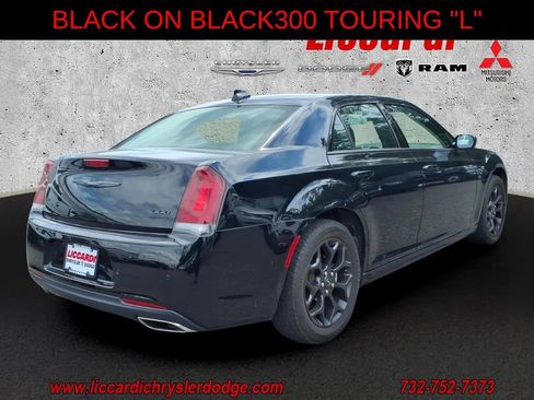 Used 2022 Chrysler 300 Touring L w/ Popular Equipment Group AWD/4WD image 4