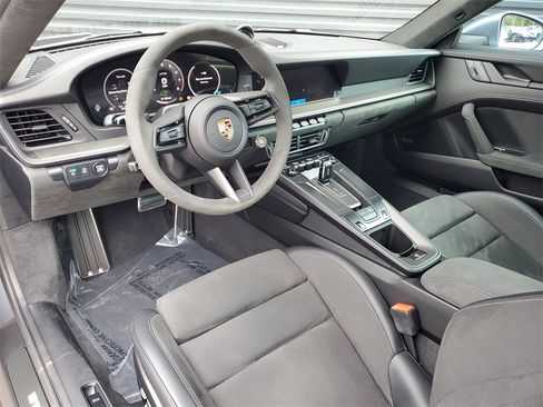 Used 2025 Porsche 911 Carrera 4 GTS image 4