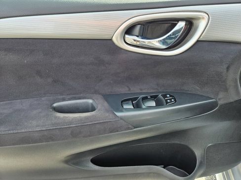 Used 2015 Nissan Sentra SR FWD image 17