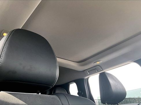 Used 2024 Mitsubishi Outlander SE image 25