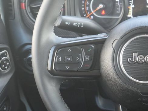 Used 2025 Jeep Gladiator Rubicon AWD/4WD image 19