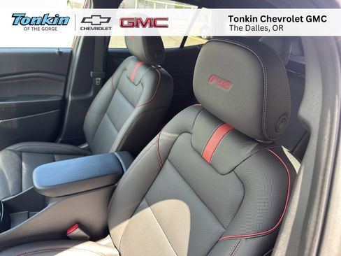 New 2025 Chevrolet Trax RS image 21