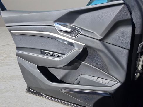 Used 2020 Audi e-tron Premium Plus image 17