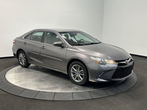 Used 2017 Toyota Camry SE FWD image 2