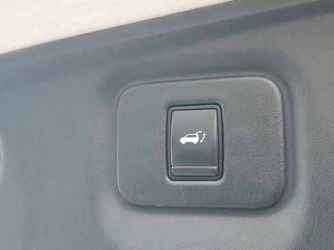 Used 2020 Nissan Pathfinder SL AWD/4WD image 9
