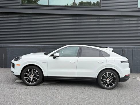 Certified 2026 Porsche Cayenne E-Hybrid Coupe AWD/4WD image 2