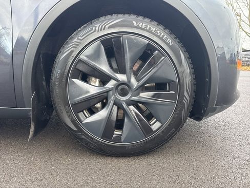 Used 2024 Tesla Model Y Long Range image 9