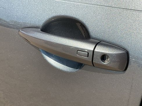 Used 2022 Nissan Rogue SV image 9