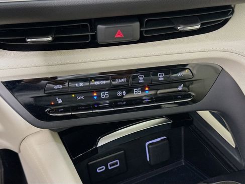 Used 2023 Buick Envision Preferred image 21