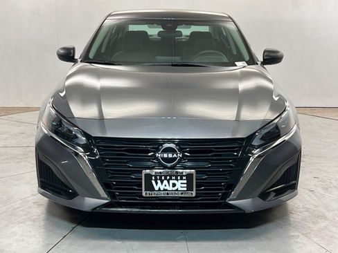Used 2025 Nissan Altima 2.5 SV FWD image 9