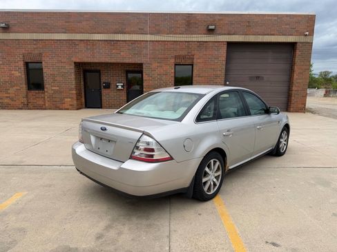 Used 2008 Ford Taurus SEL FWD image 4