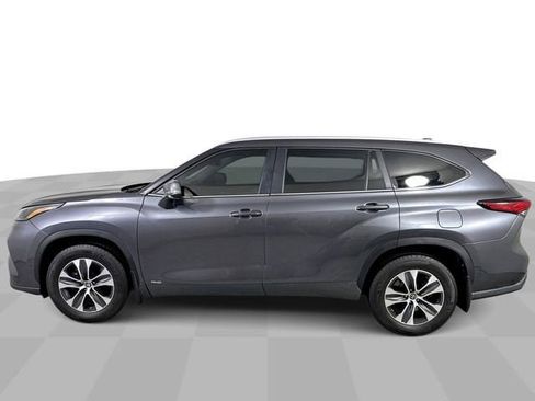 Used 2023 Toyota Highlander XLE AWD/4WD image 5