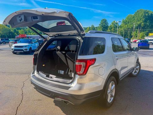 Used 2019 Ford Explorer XLT w/ Equipment Group 201A FWD image 18