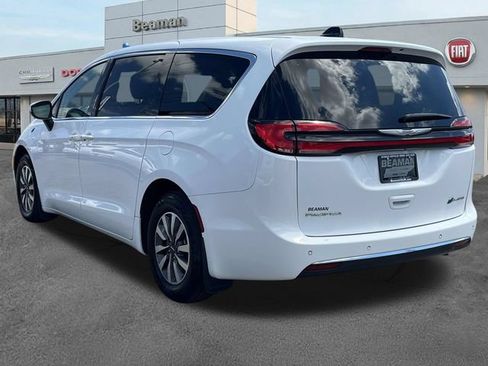 Used 2023 Chrysler Pacifica Touring-L FWD image 5