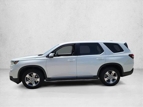 Used 2025 Honda Pilot EX-L image 8