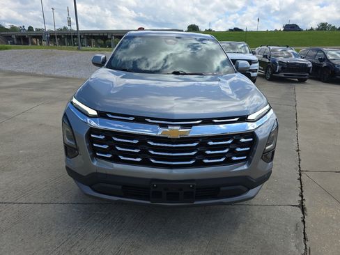 Used 2025 Chevrolet Equinox LT FWD image 2