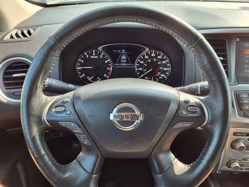 Used 2019 Nissan Pathfinder SL AWD/4WD image 13