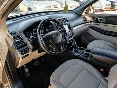 Used 2019 Ford Explorer XLT w/ Equipment Group 201A image 3