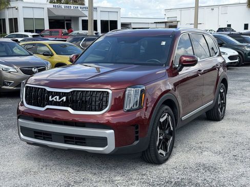 Certified 2023 Kia Telluride EX w/ EX Captain's Chair Package FWD image 9