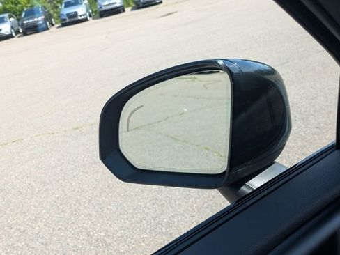 Used 2024 Volvo XC40 B5 Core image 30