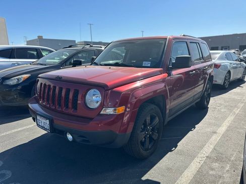 Used 2014 Jeep Patriot Sport w/ Southwest Package FWD image 3