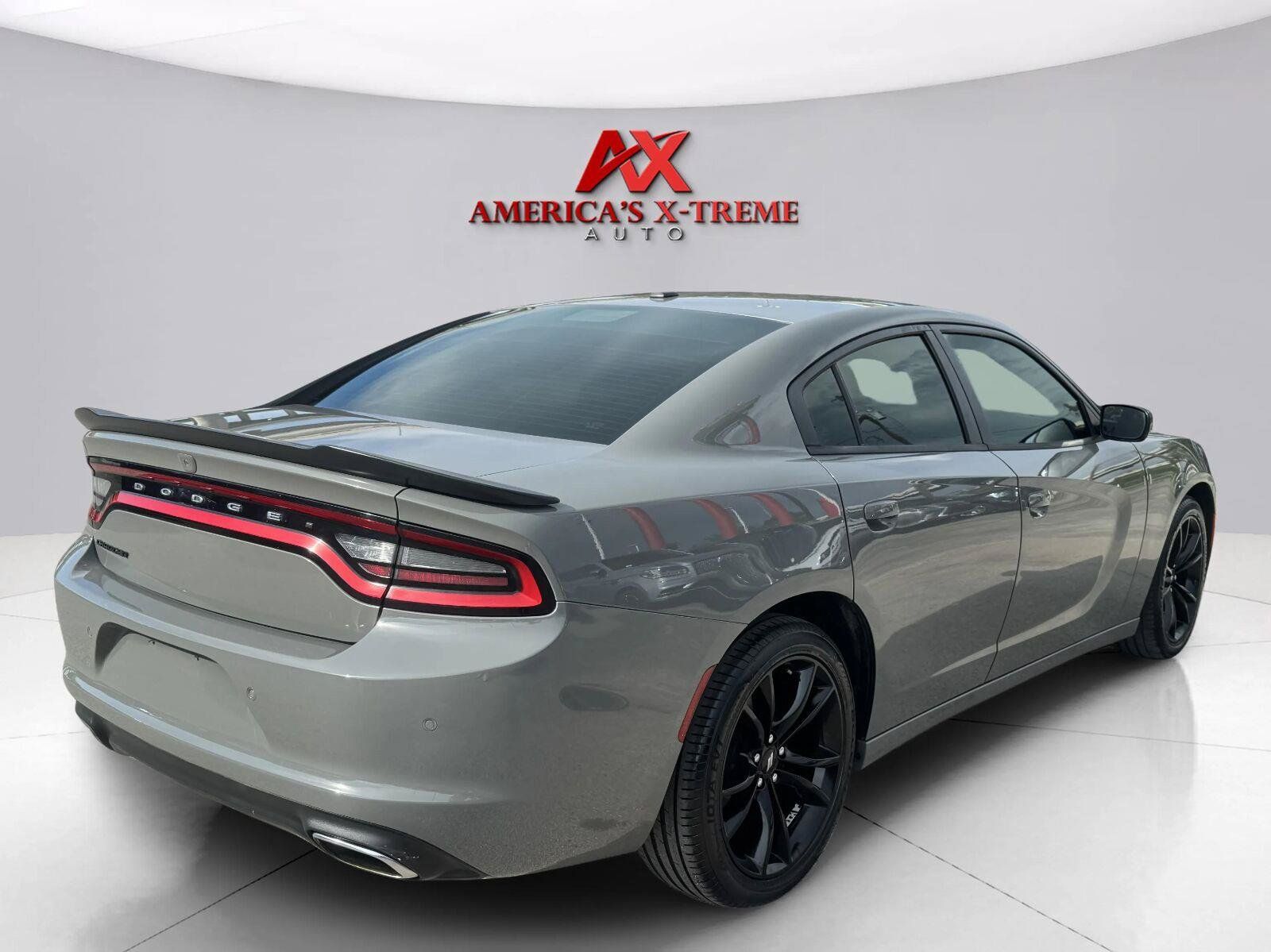 Used 2018 Dodge Charger SXT w/ Blacktop Package RWD image 6