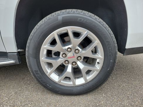 Used 2017 GMC Yukon XL SLT w/ Open Road Package image 32