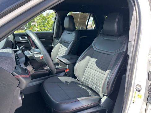 Used 2025 Ford Explorer ST-Line w/ ST-Line Street Pack AWD/4WD image 19