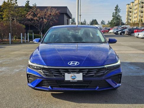 Used 2025 Hyundai Elantra SE image 2