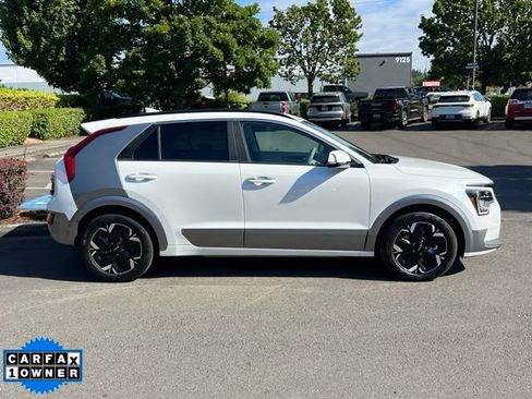 Used 2024 Kia Niro Wave w/ Wave Preserve Package FWD image 8