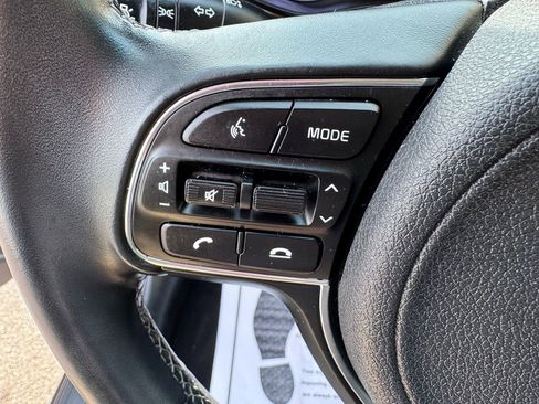 Used 2022 Kia Niro LXS image 17