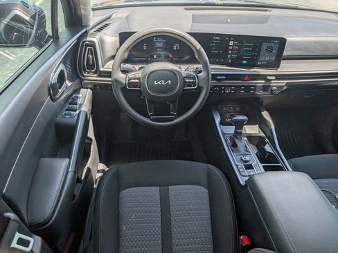 Used 2025 Kia Sorento LX FWD image 12