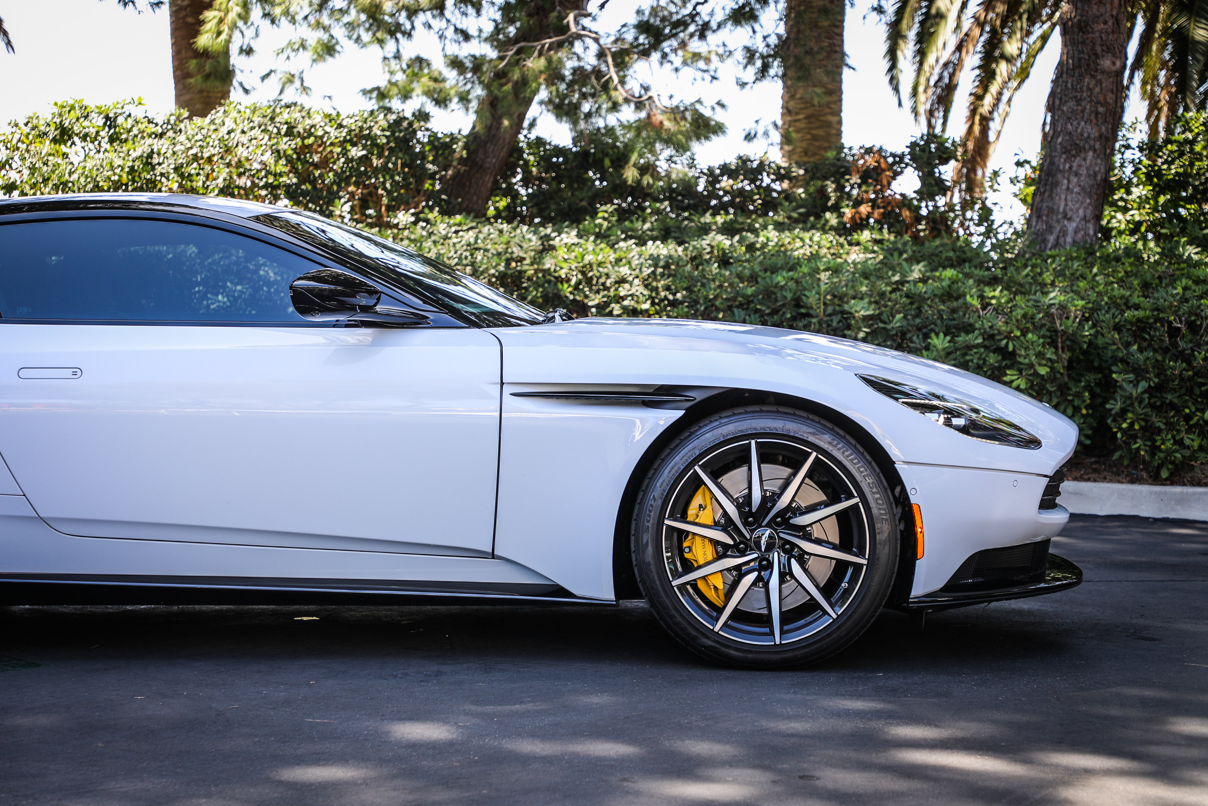 Used 2022 Aston Martin DB11 Coupe RWD image 23