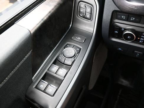 Used 2023 Ford F250 Lariat w/ Lariat Ultimate Package AWD/4WD image 25