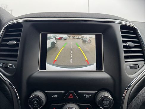 Used 2019 Jeep Grand Cherokee Laredo image 18