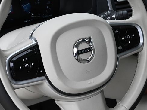 Used 2022 Volvo XC90 T6 Momentum w/ Protection Package Premier image 19