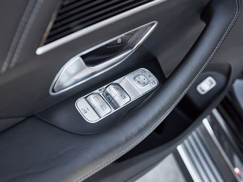 Used 2021 Mercedes-Benz Maybach GLS 600 Maybach GLS 600 image 32