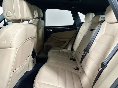 Used 2026 Porsche Macan AWD/4WD image 26