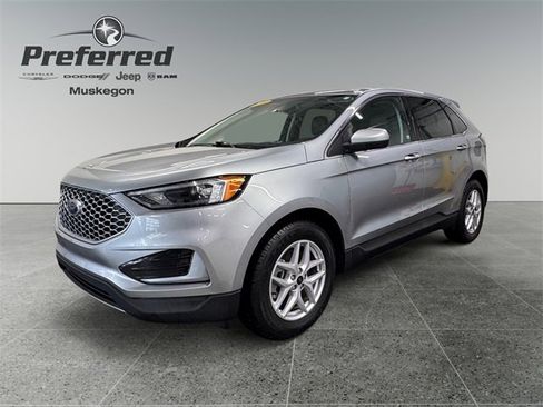 Used 2023 Ford Edge SEL image 10