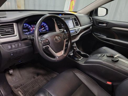 Used 2017 Toyota Highlander XLE AWD/4WD image 13