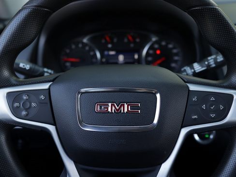 Used 2024 GMC Terrain SLE image 10