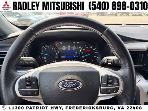 Used 2022 Ford Explorer XLT w/ Equipment Group 202A image 4