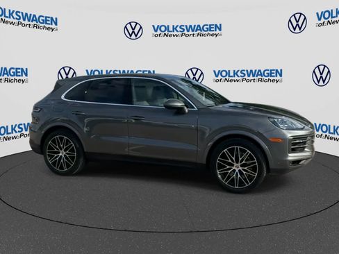 Used 2025 Porsche Cayenne AWD/4WD image 9